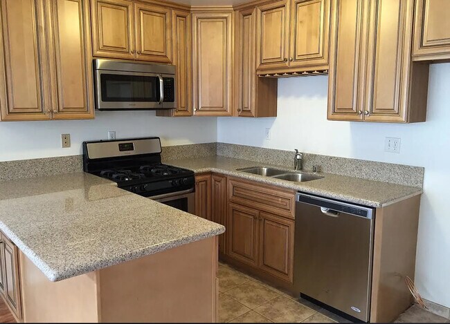 Building Photo - 2115 Mathews Ave