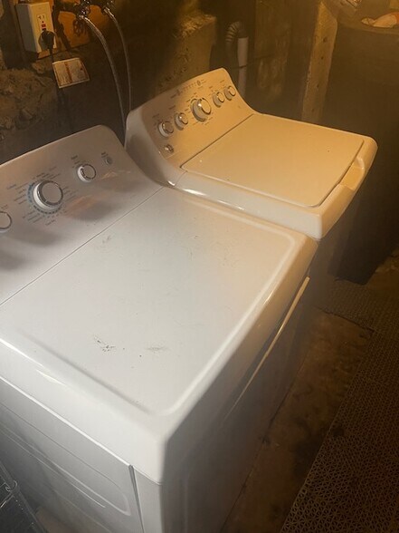 Building Photo - 16 Hanna St