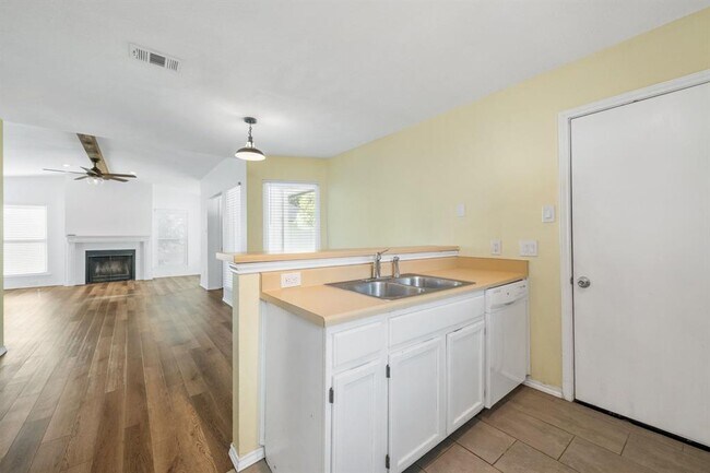 Building Photo - 4006 Alexandria Dr