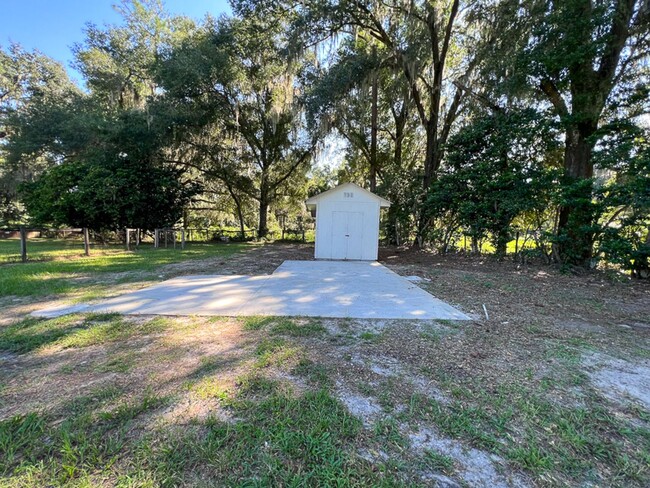 Building Photo - 3BR/2BA on 2 Acres in Micanopy