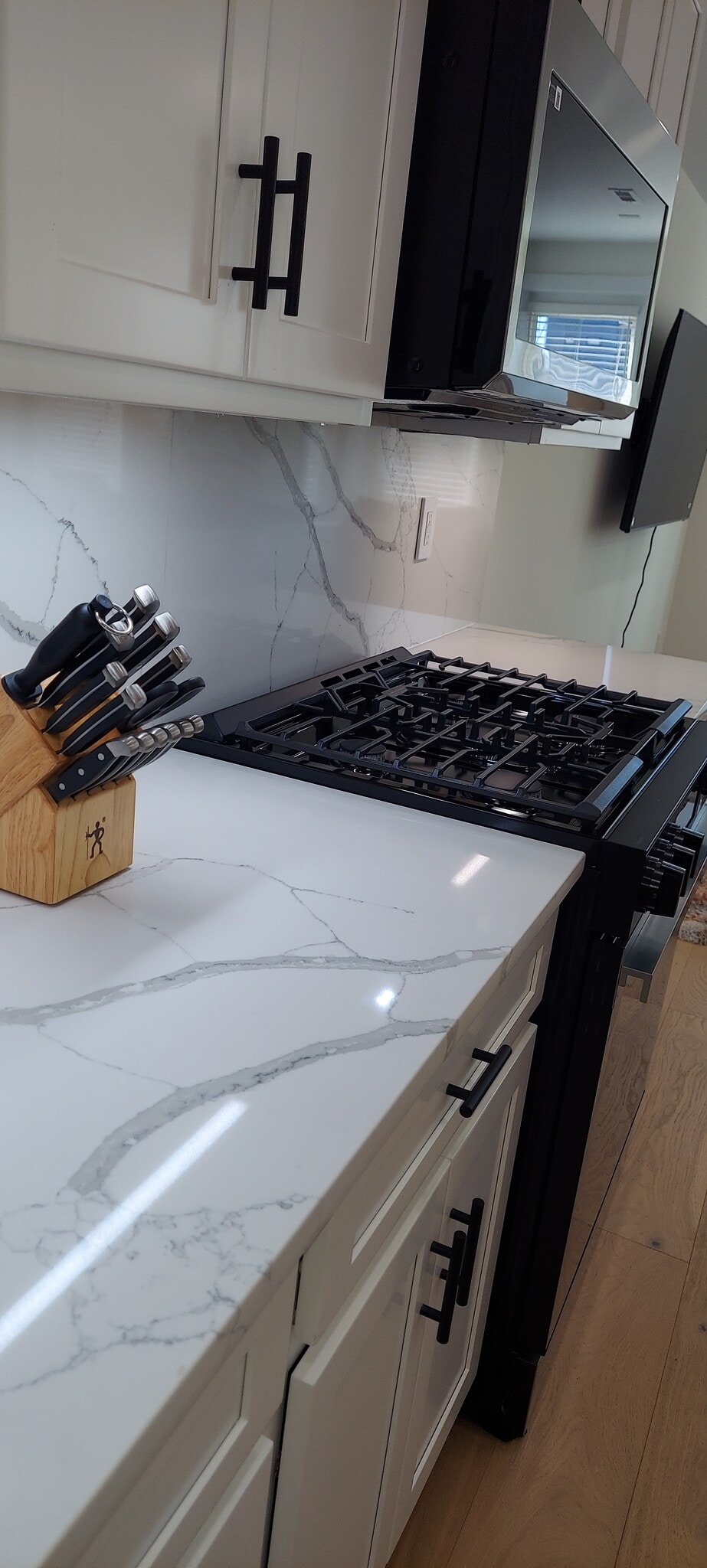 Building Photo - 808 12th St NE