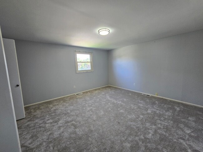 Building Photo - 501 W Farragut St
