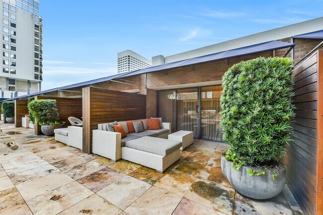 Building Photo - 1111 Caroline St