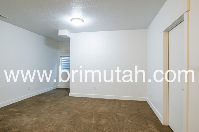 Building Photo - 9196 S Holiday Bowl Ct