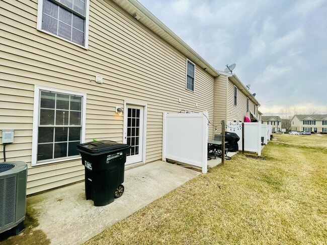 Building Photo - 111 Old Tavern Cir