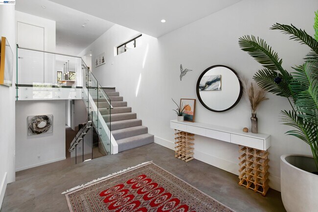 Building Photo - 297 Las Quebradas