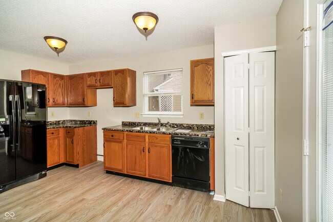 Building Photo - 31 Snowflake Cir