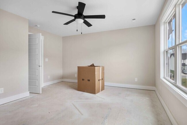 Building Photo - 166 Sango Dr