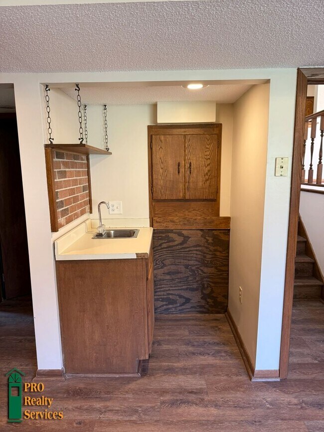 Building Photo - 3 Bedroom Home in Maple Grove