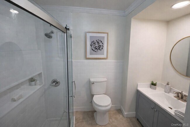 Building Photo - 110 Jericho Tpke