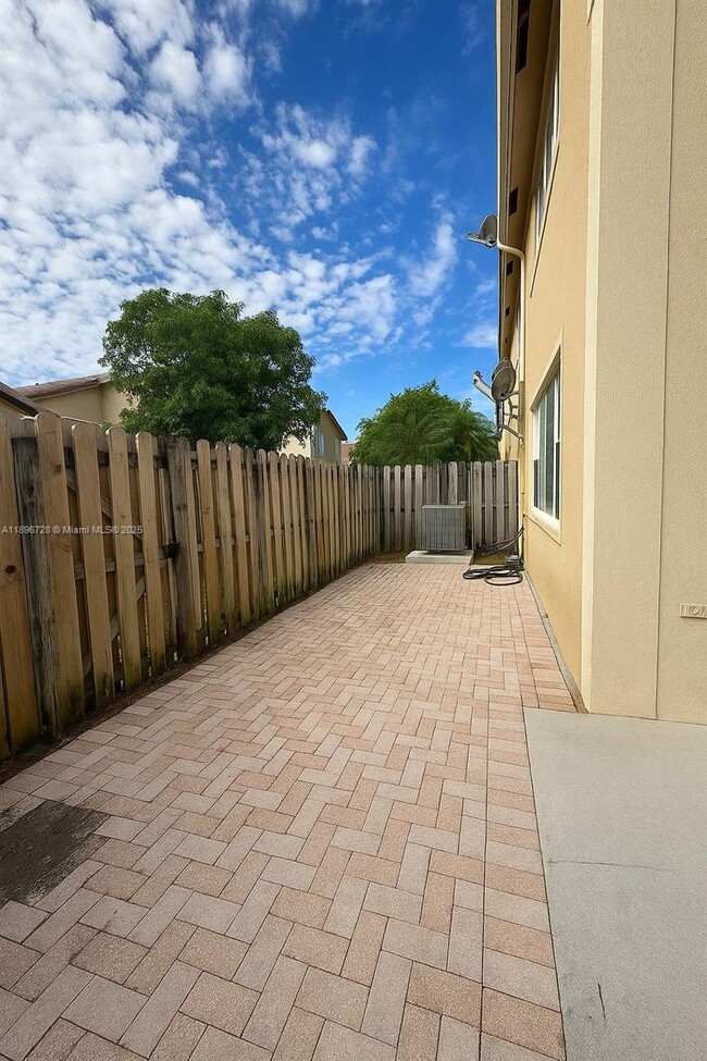 Building Photo - 11324 NW 54th Terrace