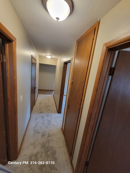 Building Photo - 9700 W 9th St N