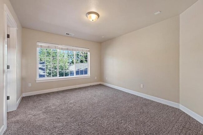 Building Photo - Charming Northwest Crossing Townhome!