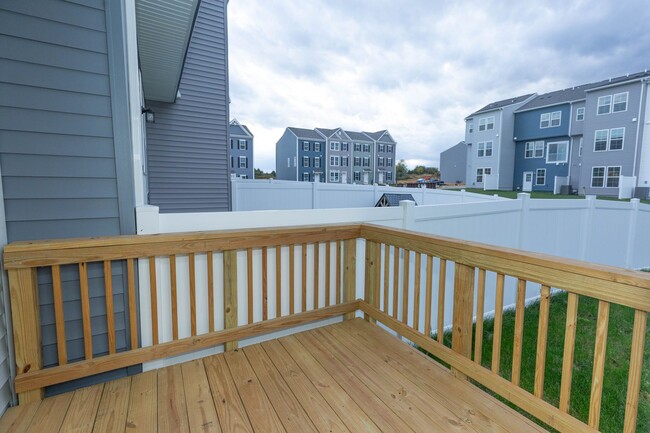 Building Photo - 3 Bed/3.5 Bath NEW Townhome in Charles Tow...