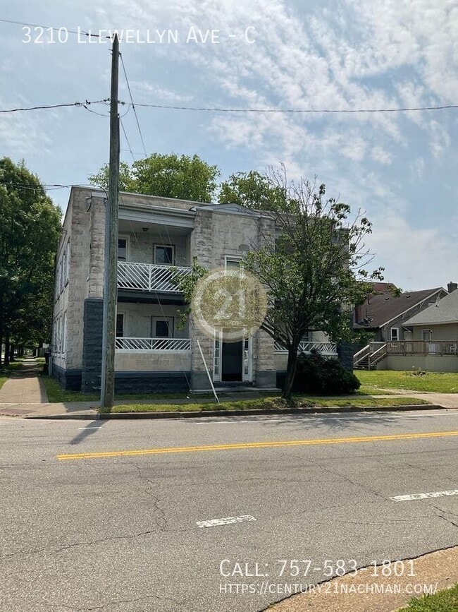 Building Photo - 3210 Llewellyn Ave