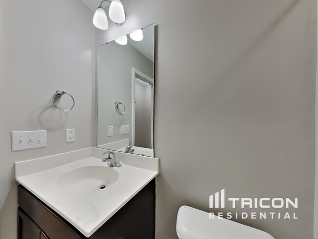 Building Photo - 144 Yadkin St