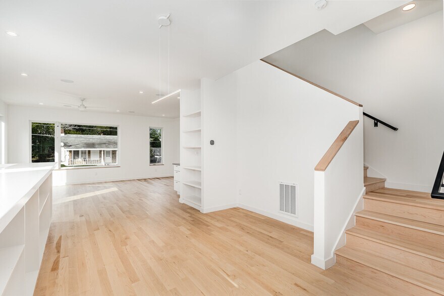 Building Photo - 515 W Lenoir St