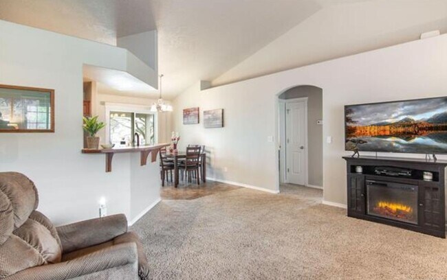 Building Photo - 3 Bed 2 Bath Nampa
