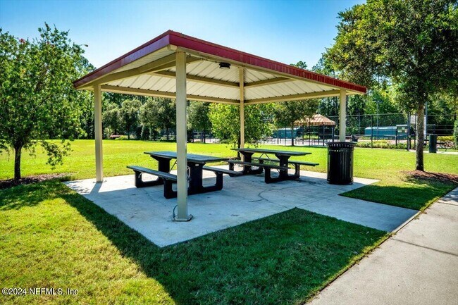 Building Photo - 215 Richmond Dr