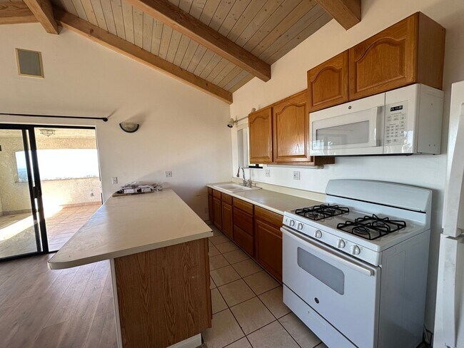 Building Photo - 1200 Palomino Rd