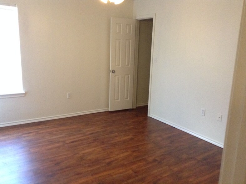 Building Photo - 523 N Clinton Ave