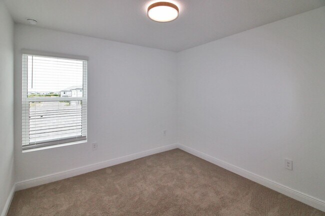 Building Photo - 17978 Broadleaf Lp