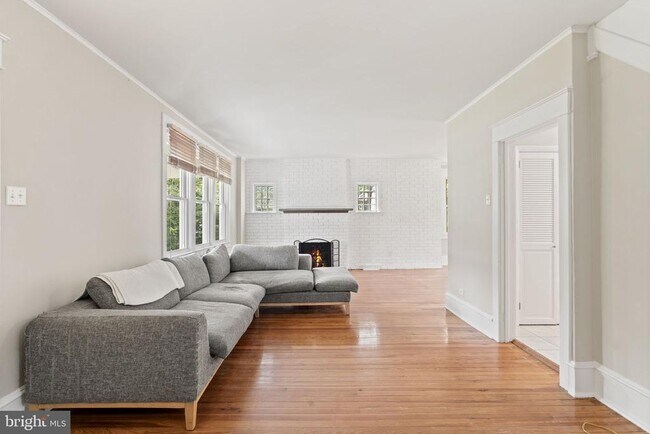 Primary Photo - 129 Bortondale Rd