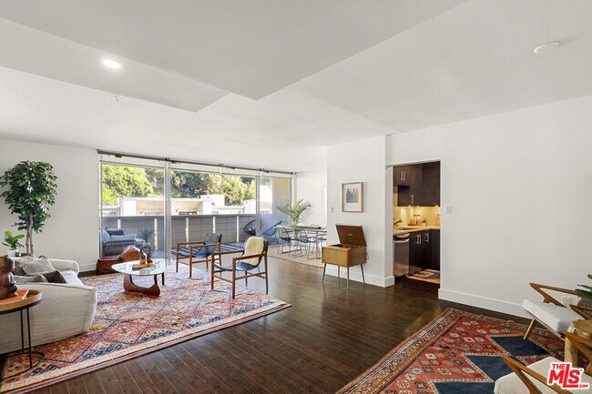 Building Photo - 8787 Shoreham Dr