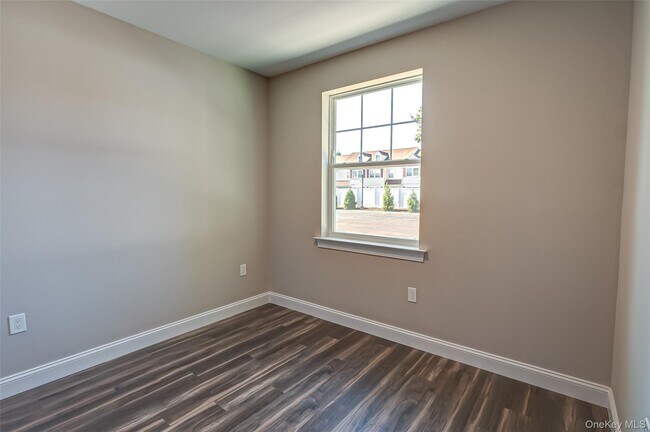 Building Photo - 1 Conklin St