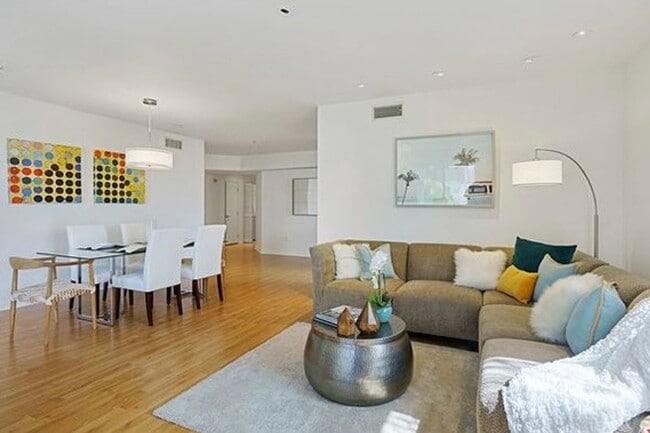 Building Photo - Rare Opportunity to Rent Spacious & Bright WLA Condo