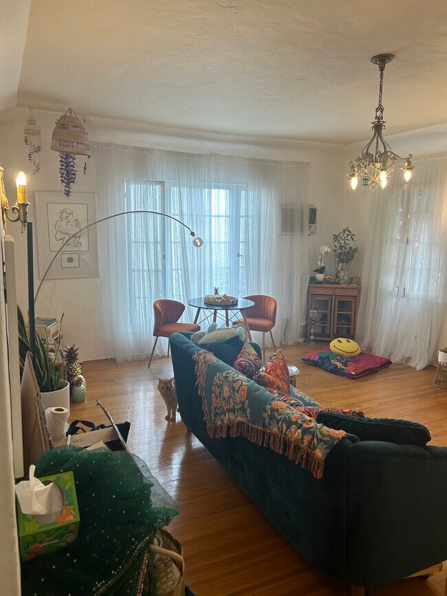 Building Photo - 464 N Stanley