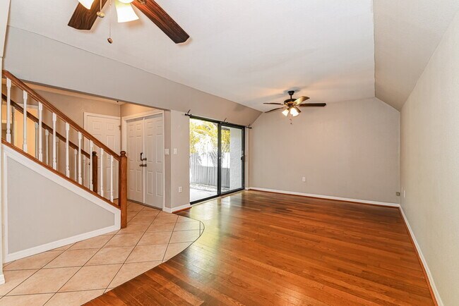 Building Photo - 10907 Meadow Lark Cove Dr