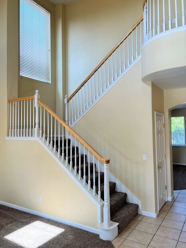 Building Photo - Beautiful home in Reflections gated community