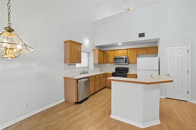 Building Photo - 1911 Cedar Bend Dr