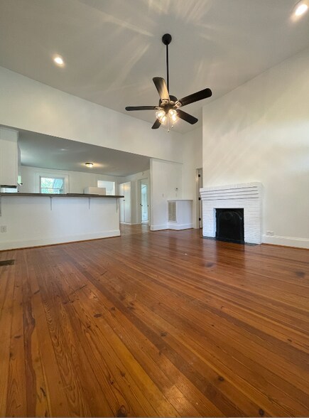 Building Photo - 22 Pelzer St
