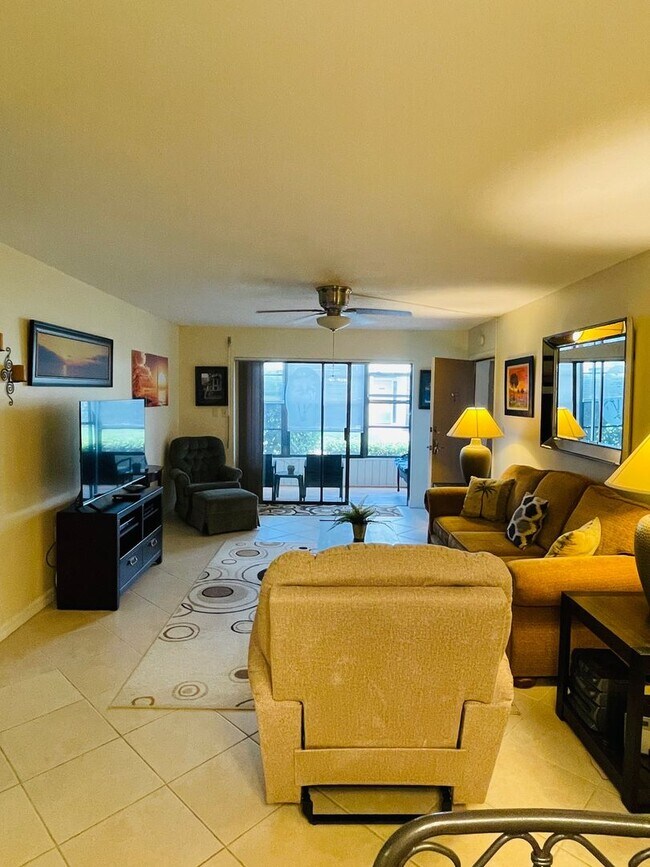 Building Photo - Palm Colony Indialantic, ground floor full furnished unit