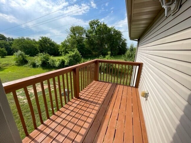 Building Photo - 4 Bedroom Walk out Basement Duplex in Ozark!