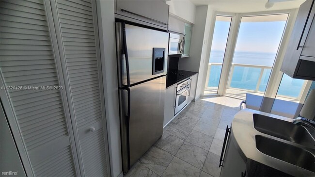 Building Photo - 3 br, 2.5 bath Condo - 6365 Collins Ave  2...