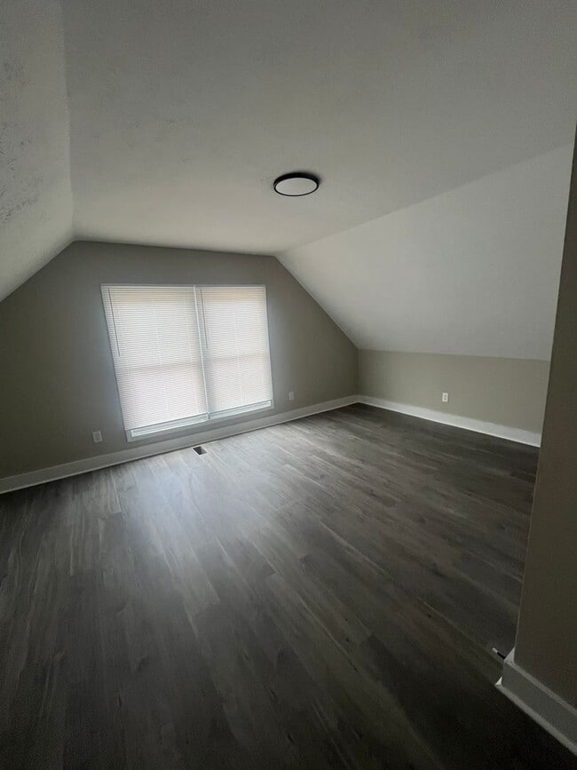 Building Photo - Gorgeous Updated 5 Bedroom/2.5 Bath House!