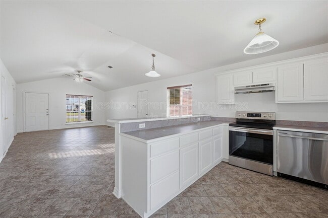 Building Photo - 2418 Loy Lake Rd