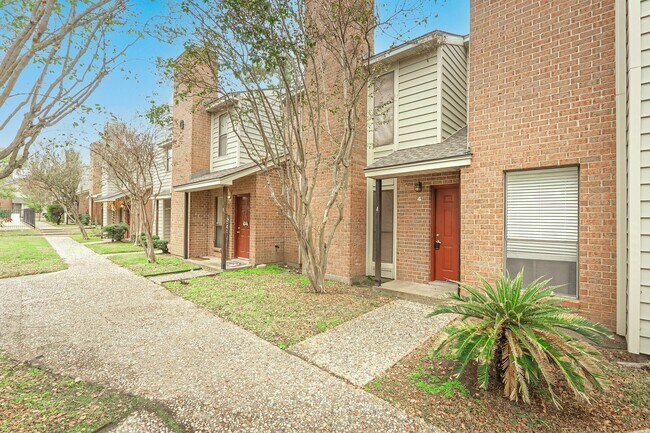 Building Photo - 1904 Dartmouth St