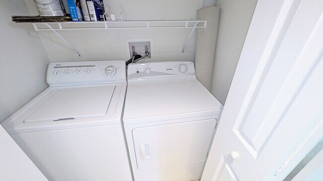 Building Photo - Annual Unfurnished 2/2 Condo in Downtown S...