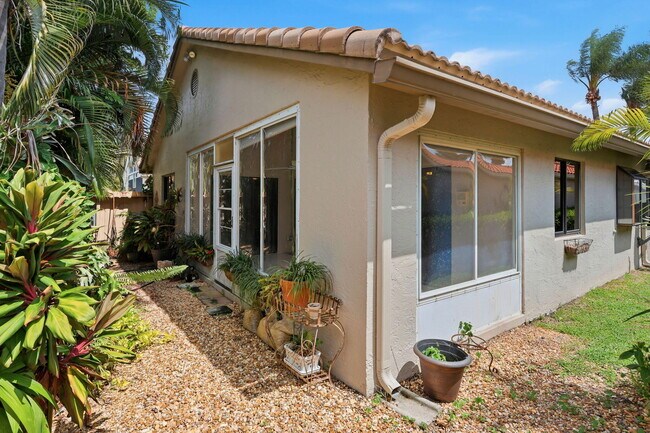 Building Photo - 6170 Bay Isles Dr