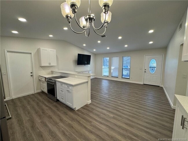 Building Photo - 981 SW Bay State Rd