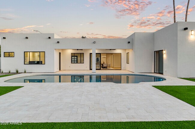 Building Photo - 5540 E Dahlia Dr
