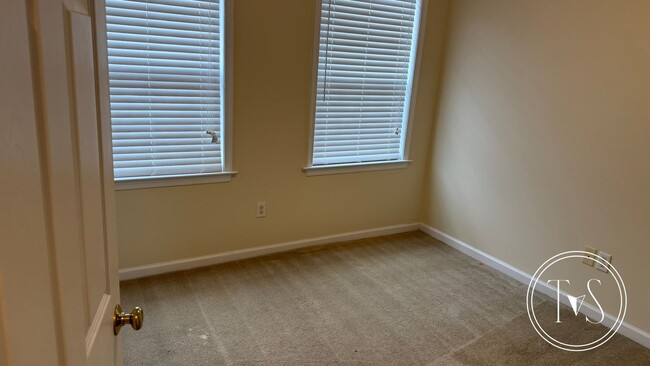 Building Photo - RATE DROP ALERT! (was $2100/month)