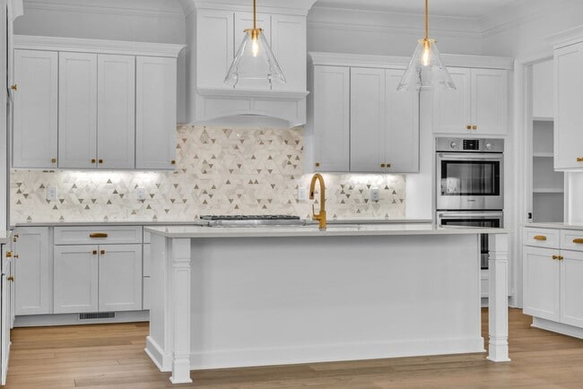 Building Photo - Luxury living in this brand new home - Franklin, TN