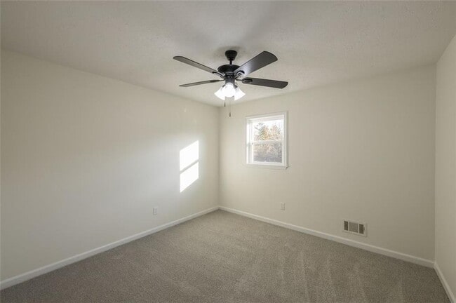 Building Photo - 5081 Hubert Dr