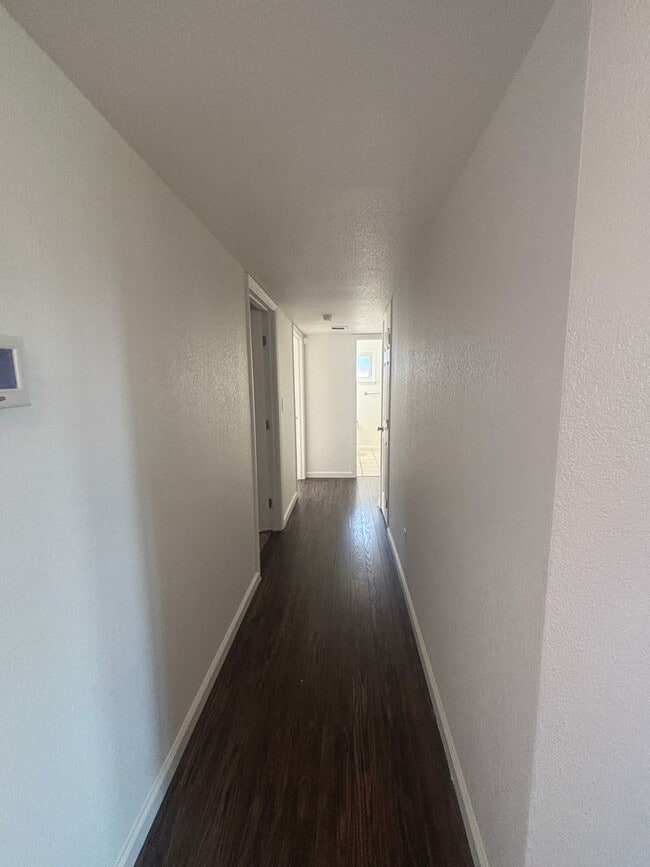 Building Photo - Central Roseville, Close to Shopping and Parks, 3 Bedroom 2 Bathrooms, 1536sq feet