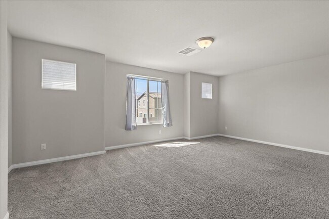 Building Photo - Spacious, Luxurious 5-Bedroom Oasis with B...